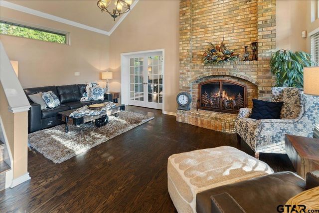 1408 E Lake Drive, Gladewater, TX 75647