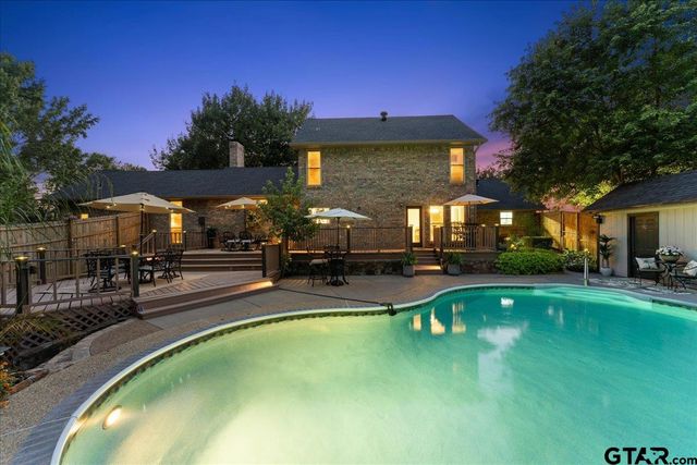 1408 E Lake Drive, Gladewater, TX 75647