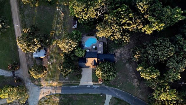 1408 E Lake Drive, Gladewater, TX 75647