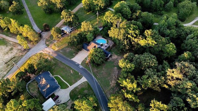 1408 E Lake Drive, Gladewater, TX 75647