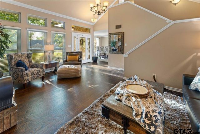 1408 E Lake Drive, Gladewater, TX 75647