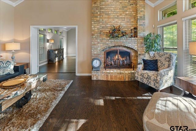 1408 E Lake Drive, Gladewater, TX 75647