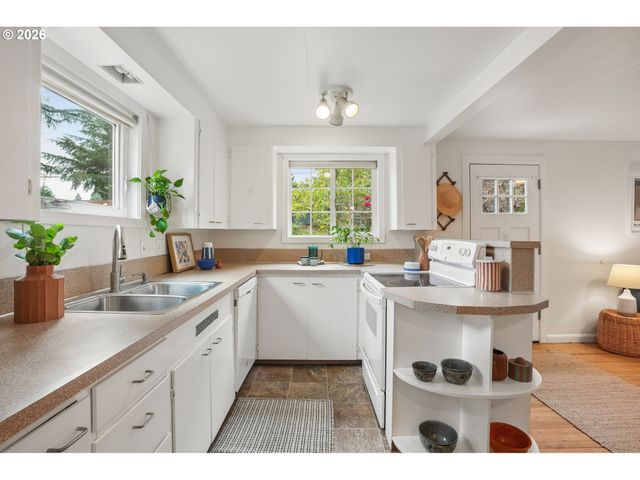 5616 Ne 50TH Ave, Portland, OR 97218