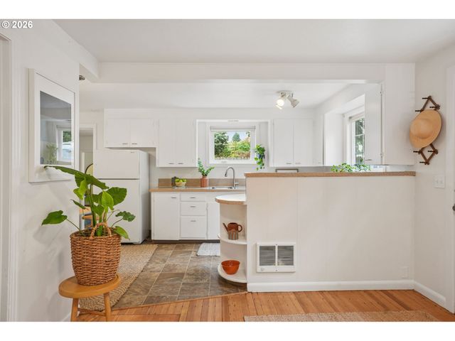 5616 Ne 50TH Ave, Portland, OR 97218