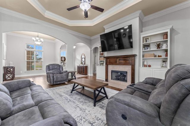 8735 Sandpiper Street, Denham Springs, LA 70706