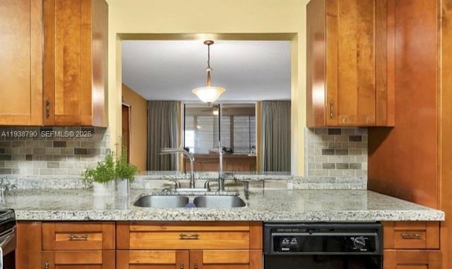 1024 SE 3rd Ave 304, Dania Beach, FL 33004