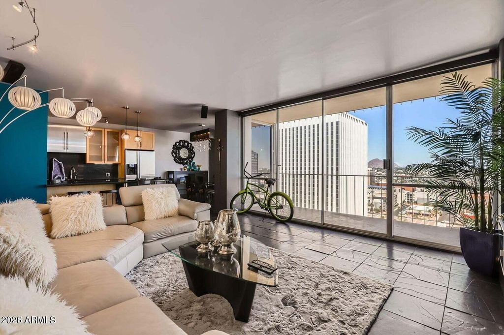 207 W CLARENDON Avenue G18, Phoenix, AZ 85013 — exterior