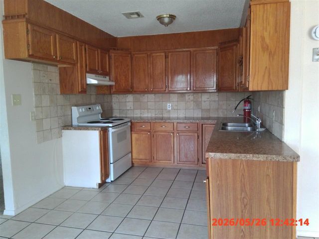 4829 SE Ellsworth Ave, Lawton, OK 73501