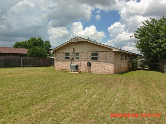 4829 SE Ellsworth Ave, Lawton, OK 73501