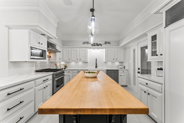 8911 Tranquil Park Drive, Spring, TX 77379