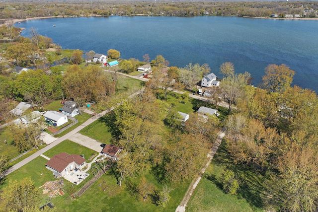 26605 N Brooks Street, Wauconda, IL 60084
