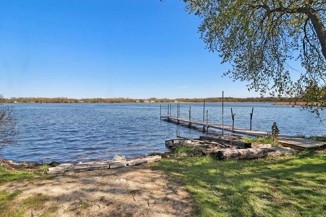 26605 N Brooks Street, Wauconda, IL 60084