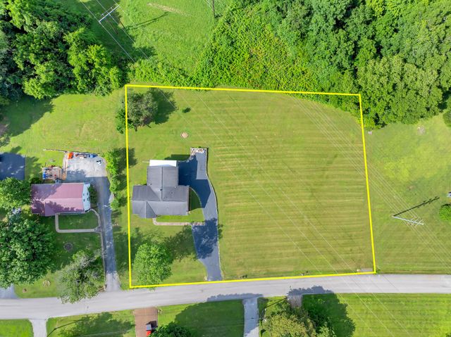 308 Lake Dr, Columbia, TN 38401