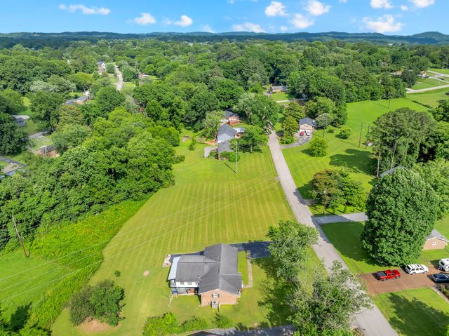 308 Lake Dr, Columbia, TN 38401