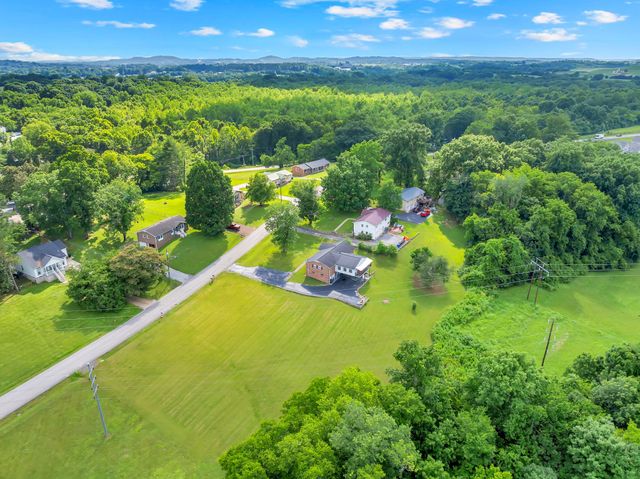 308 Lake Dr, Columbia, TN 38401