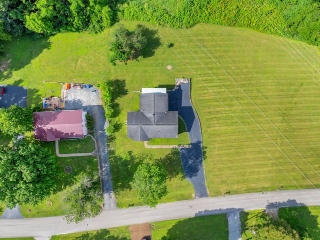 308 Lake Dr, Columbia, TN 38401