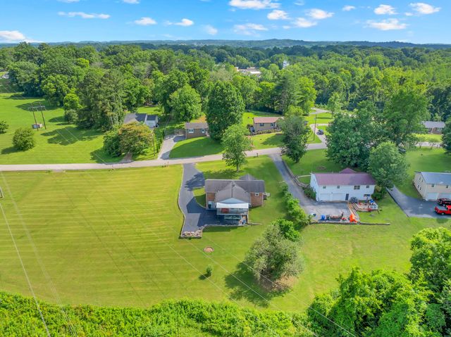 308 Lake Dr, Columbia, TN 38401