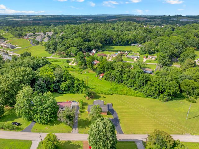 308 Lake Dr, Columbia, TN 38401