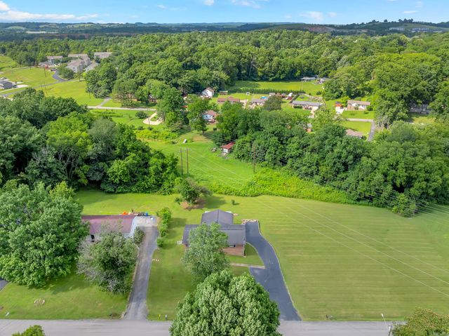308 Lake Dr, Columbia, TN 38401