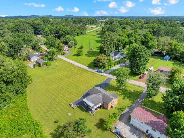 308 Lake Dr, Columbia, TN 38401
