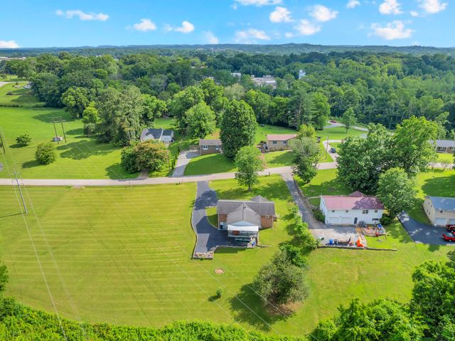 308 Lake Dr, Columbia, TN 38401