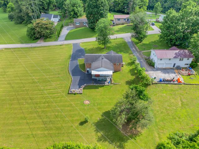308 Lake Dr, Columbia, TN 38401