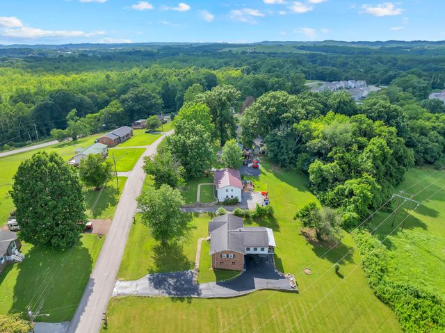 308 Lake Dr, Columbia, TN 38401