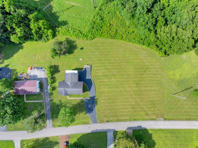 308 Lake Dr, Columbia, TN 38401