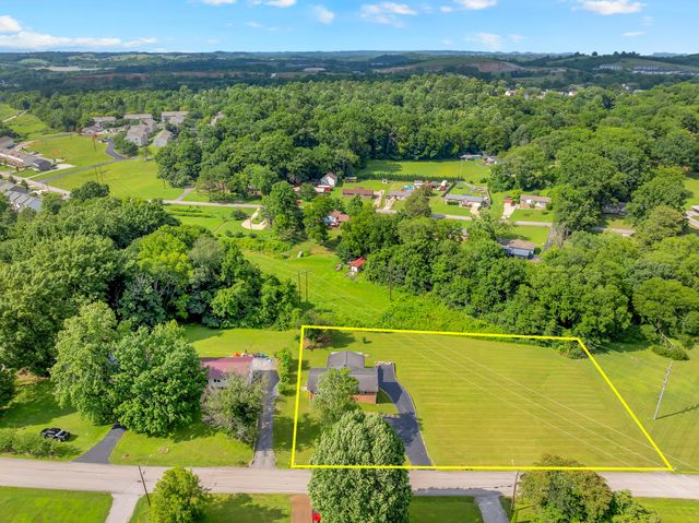308 Lake Dr, Columbia, TN 38401