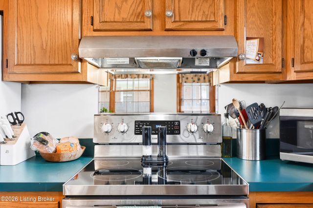 4302 Leaf Dr, Louisville, KY 40216