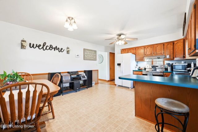 4302 Leaf Dr, Louisville, KY 40216