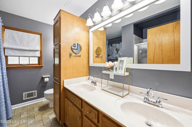 4302 Leaf Dr, Louisville, KY 40216
