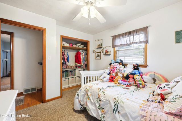 4302 Leaf Dr, Louisville, KY 40216