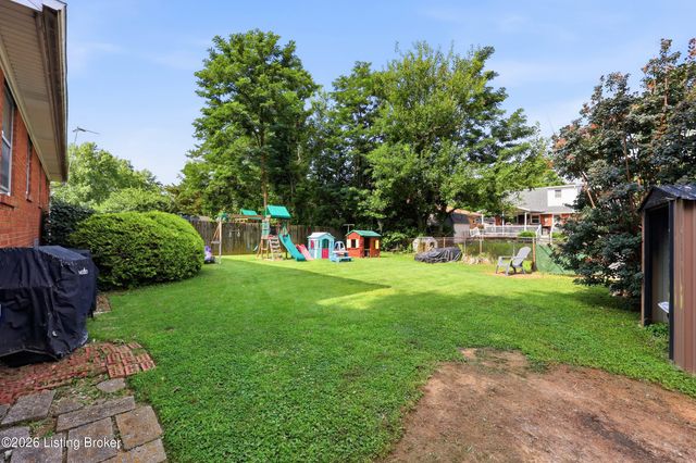 4302 Leaf Dr, Louisville, KY 40216