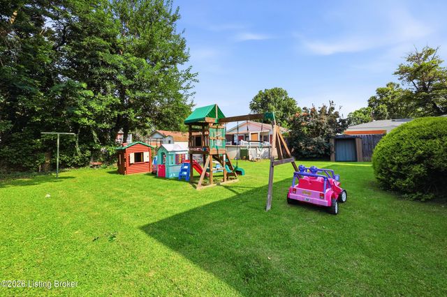4302 Leaf Dr, Louisville, KY 40216