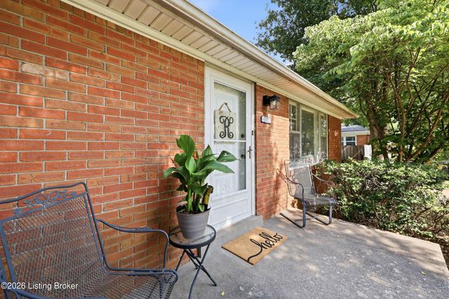 4302 Leaf Dr, Louisville, KY 40216