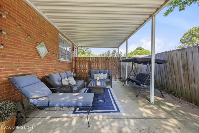 4302 Leaf Dr, Louisville, KY 40216
