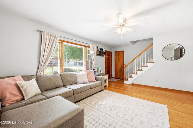 4302 Leaf Dr, Louisville, KY 40216