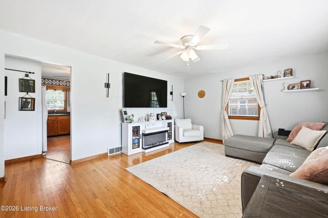 4302 Leaf Dr, Louisville, KY 40216