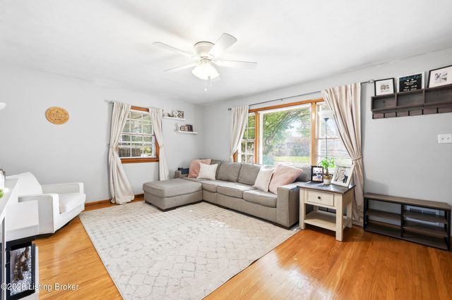 4302 Leaf Dr, Louisville, KY 40216