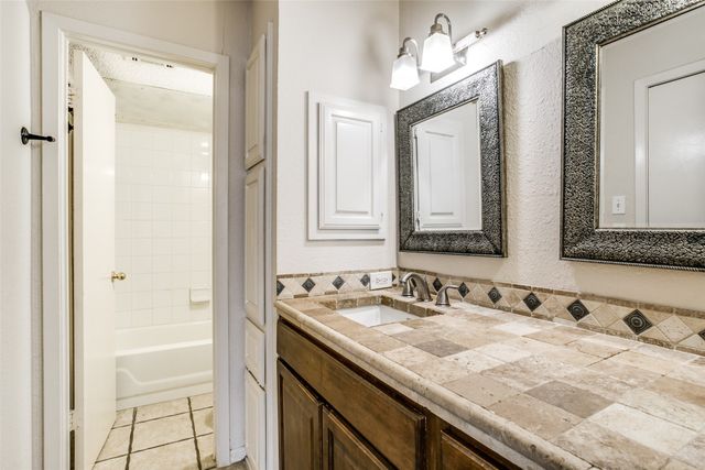 2621 Piedras, Irving, TX 75038