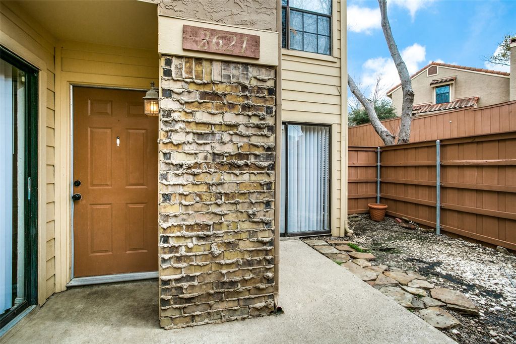 2621 Piedras, Irving, TX 75038