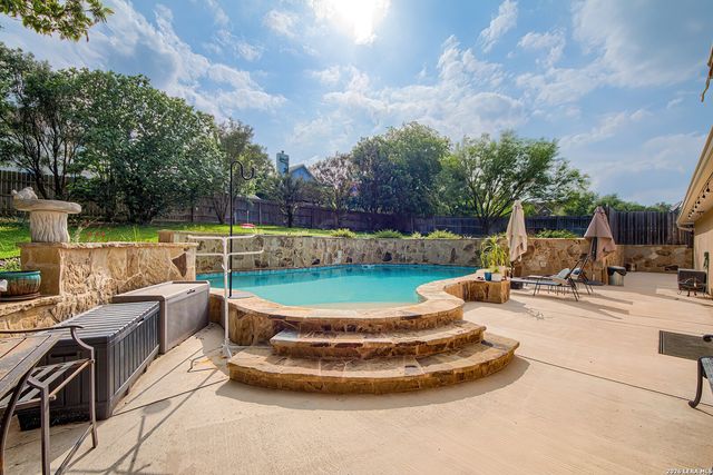 116 River Frst, Castroville, TX 78009
