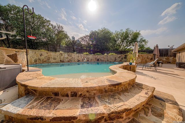 116 River Frst, Castroville, TX 78009