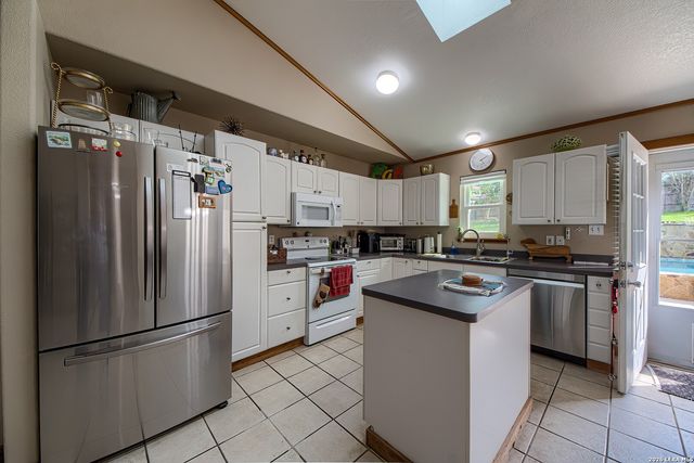 116 River Frst, Castroville, TX 78009