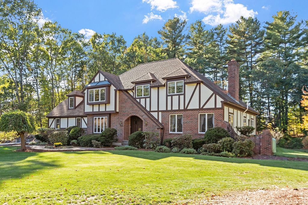 5 Stephanie Drive, Pelham, NH 03076