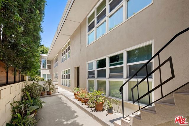 937 Hilldale Avenue, West Hollywood, CA 90069