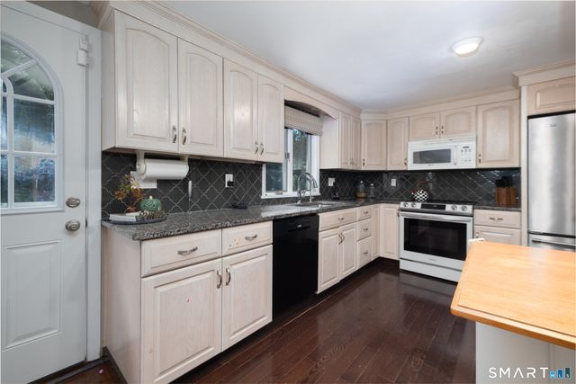 123 Northwood Drive, Middlebury, CT 06762