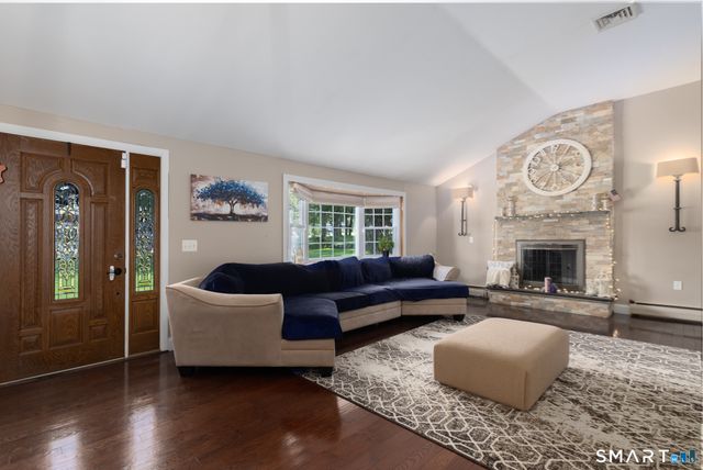 123 Northwood Drive, Middlebury, CT 06762