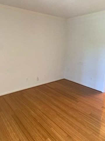 613 Granville Court, Atlanta, GA 30328